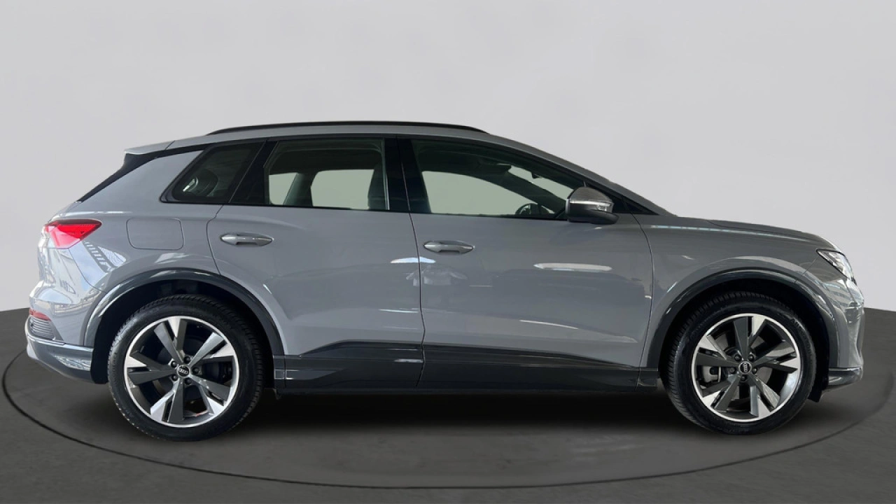 Audi Q4 e-tron 40 Advanced edition 82Kwh 204Pk / Parkeerhulp plus / Matrix Led / Sfeerverlichting