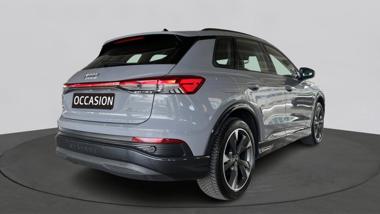 Audi Q4 e-tron 40 Advanced edition 82Kwh 204Pk / Parkeerhulp plus / Matrix Led / Sfeerverlichting