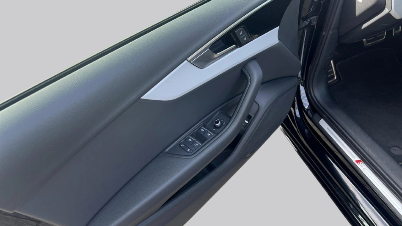 Audi A4 Avant 40 TFSI 204pk S edition | Optiekpakket zwart | Ambiente Lichtpakket | Full LED |
