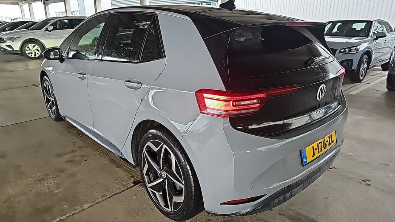 Volkswagen ID.3 First Plus 58 kWh | Navigatie | Steunhaak | Nieuw binnen