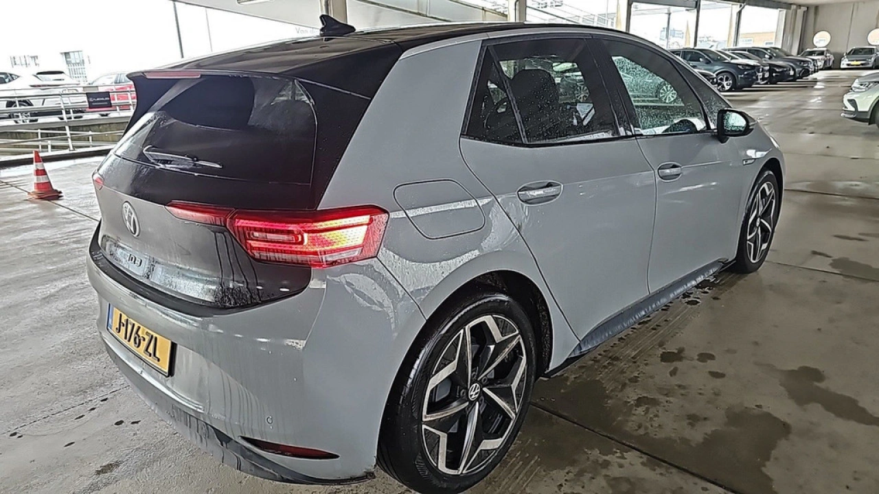 Volkswagen ID.3 First Plus 58 kWh | Navigatie | Steunhaak | Nieuw binnen