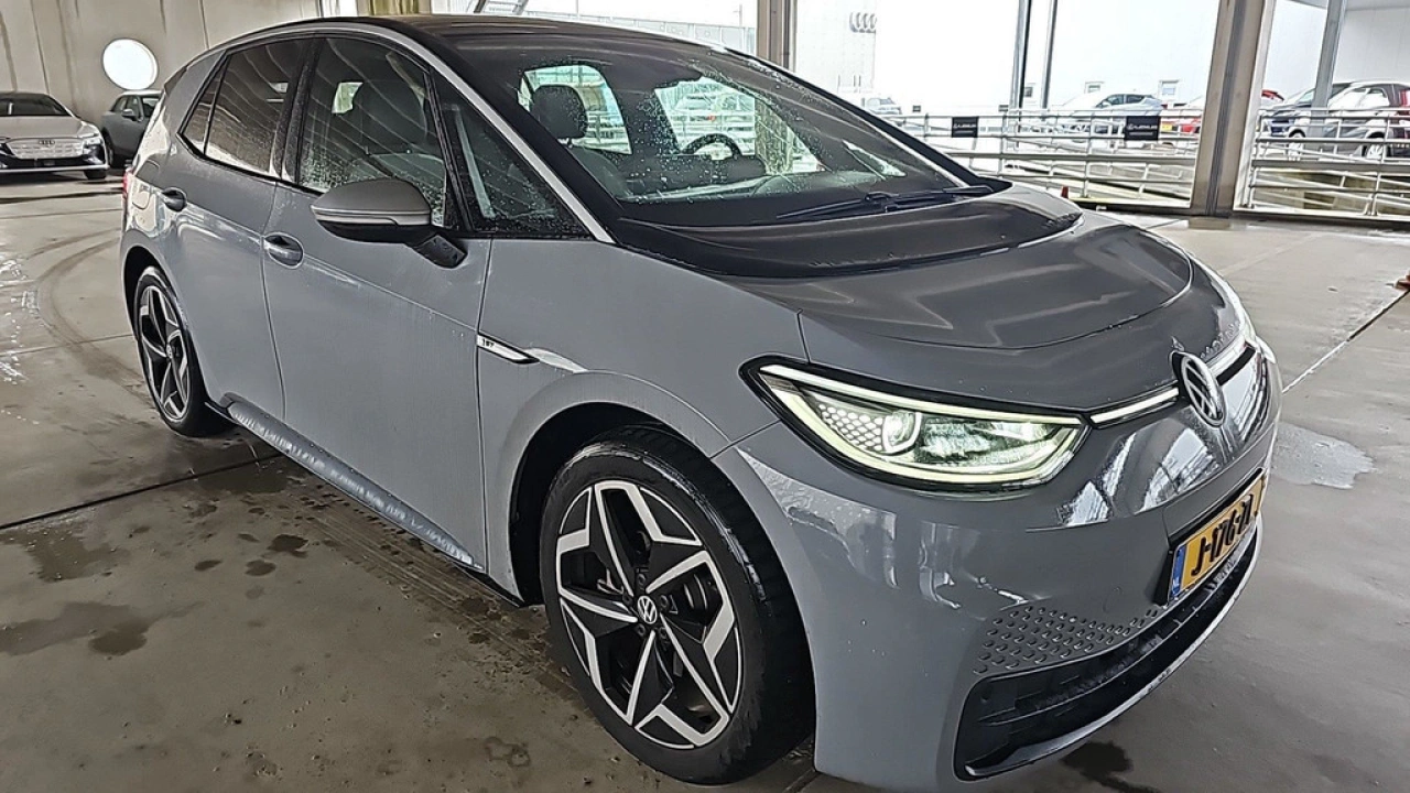 Volkswagen ID.3 First Plus 58 kWh | Navigatie | Steunhaak | Nieuw binnen