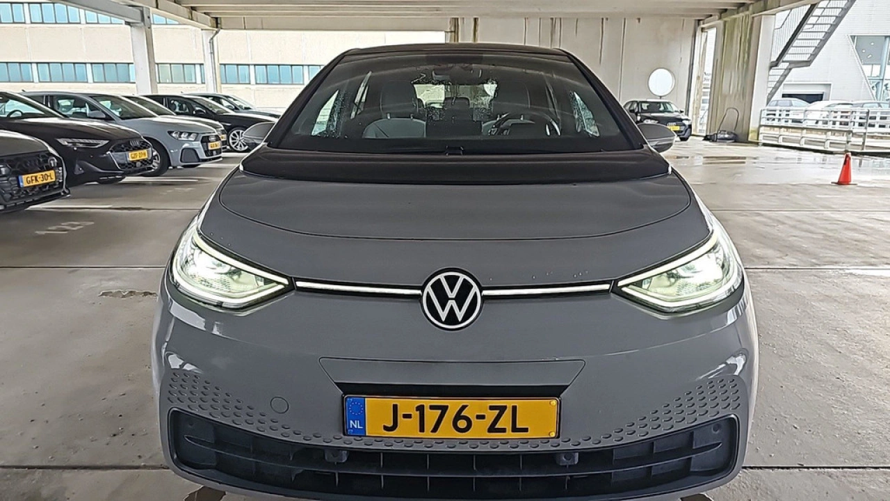 Volkswagen ID.3 First Plus 58 kWh | Navigatie | Steunhaak | Nieuw binnen