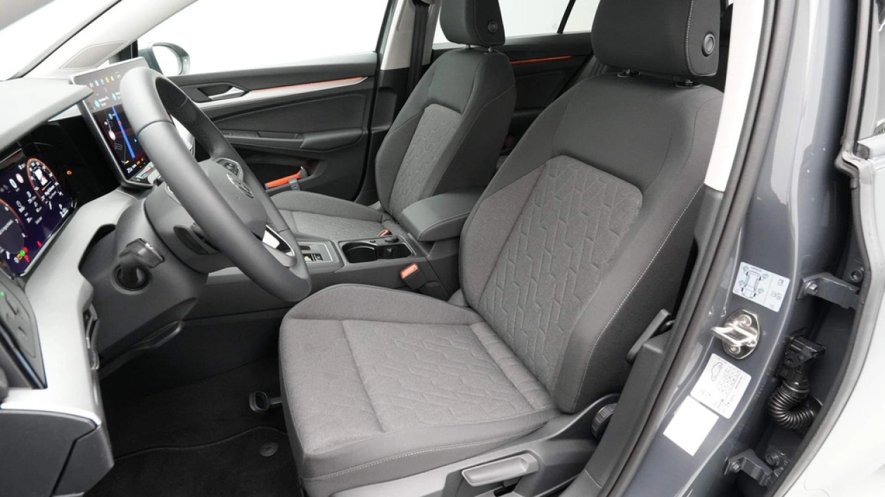 Volkswagen Golf 1.5 eTSI 115pk Oranje Edition
