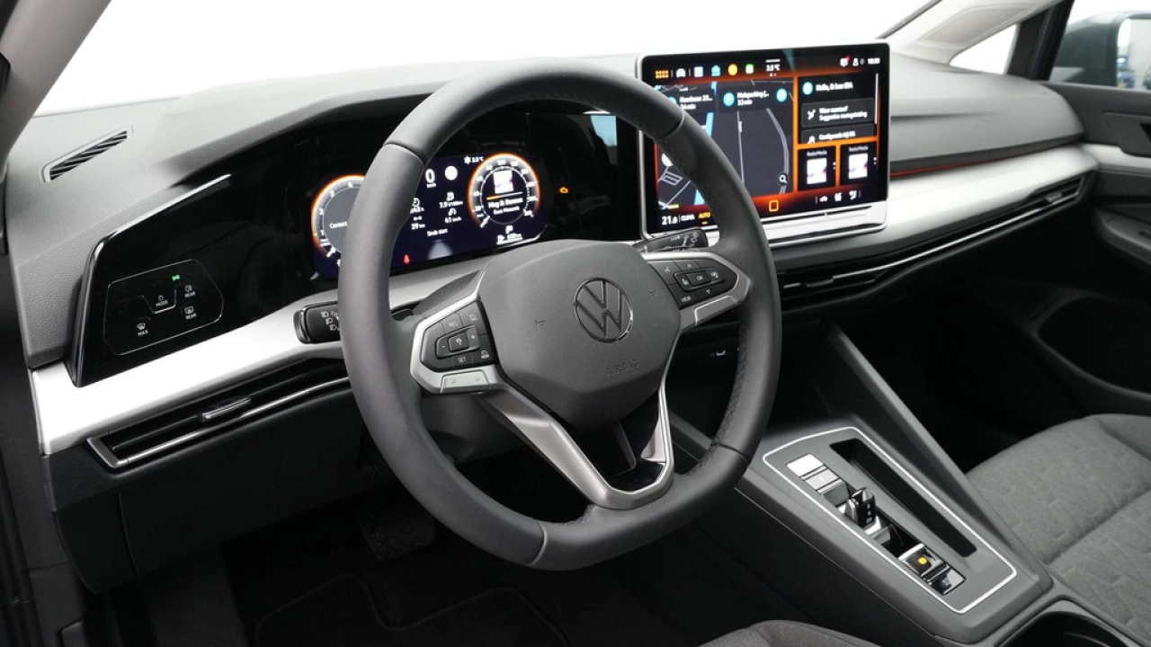 Volkswagen Golf 1.5 eTSI 115pk Oranje Edition