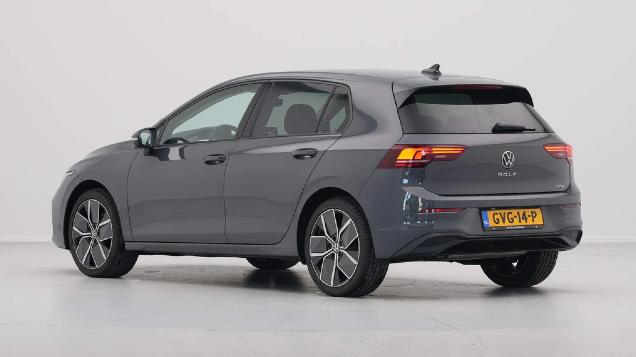 Volkswagen Golf 1.5 eTSI 115pk Oranje Edition
