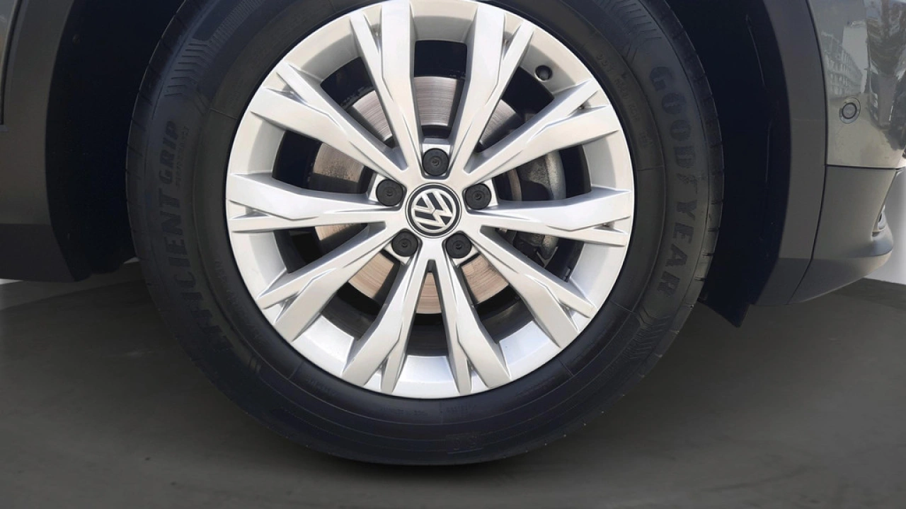 Volkswagen Tiguan 1.5 TSI ACT Comfortline | Navi | Trekhaak | Panoramadak |