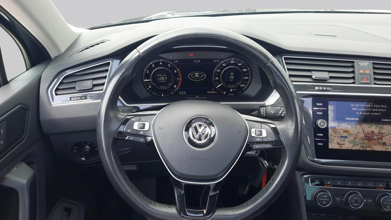 Volkswagen Tiguan 1.5 TSI ACT Comfortline | Navi | Trekhaak | Panoramadak |