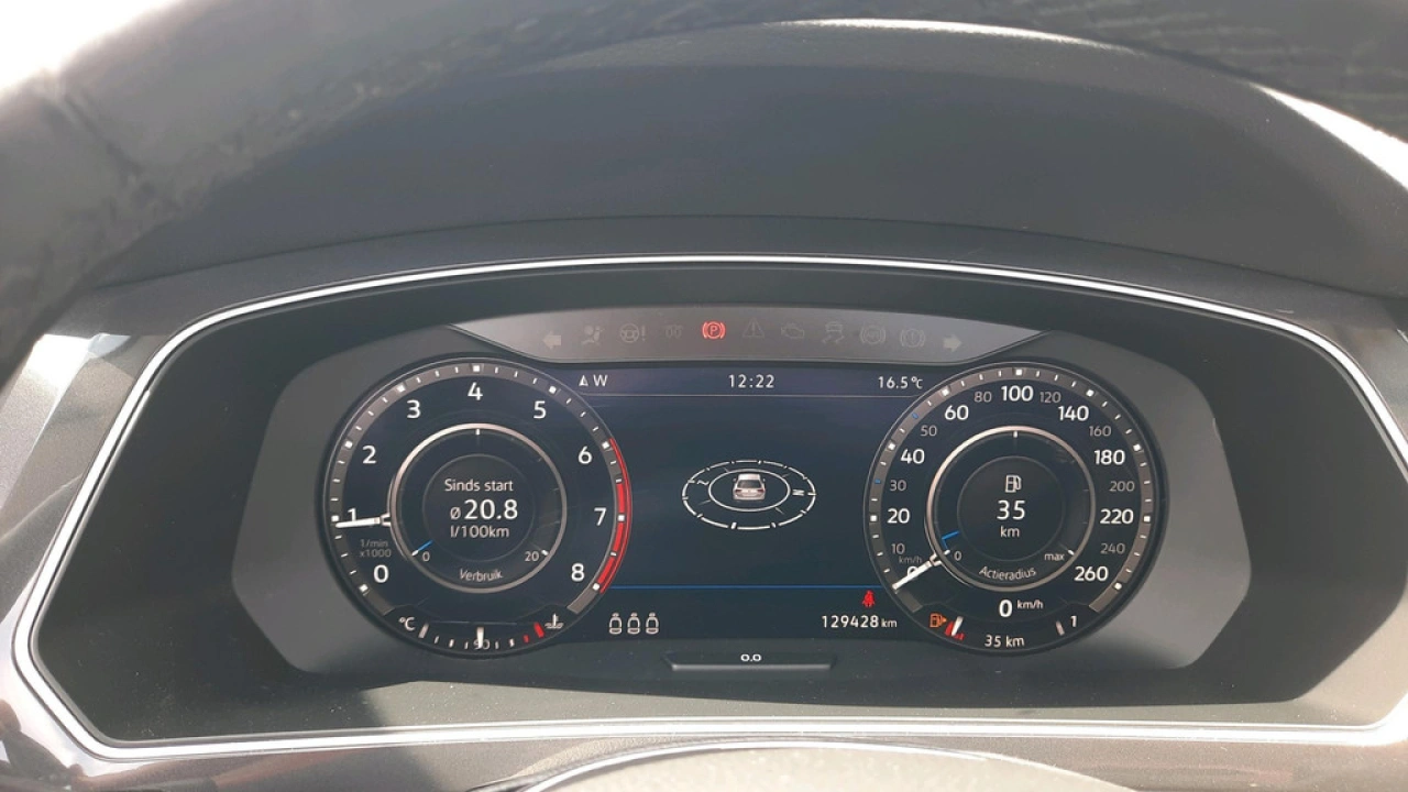 Volkswagen Tiguan 1.5 TSI ACT Comfortline | Navi | Trekhaak | Panoramadak |