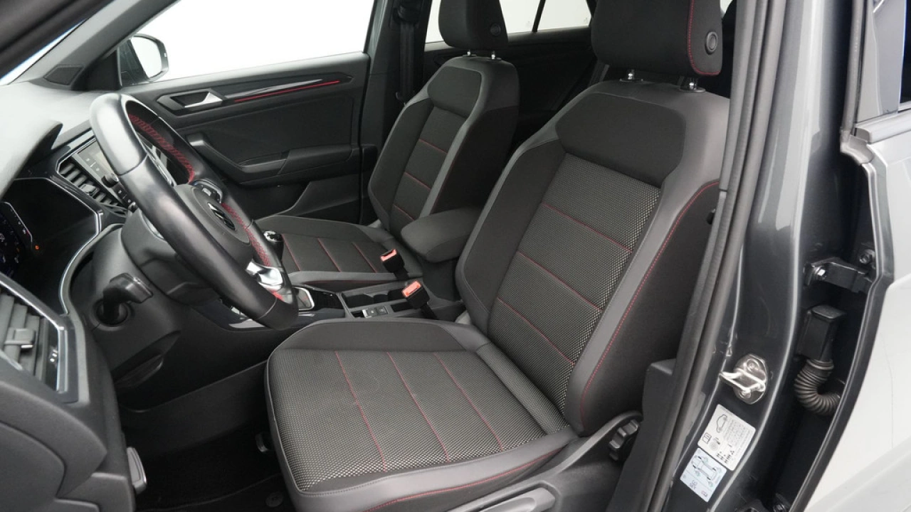 Volkswagen T-Roc 1.5 TSI 150pk Sport Business R Line