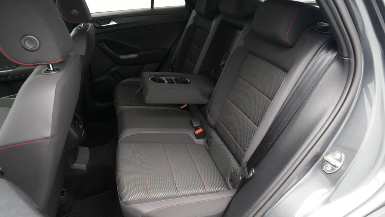 Volkswagen T-Roc 1.5 TSI 150pk Sport Business R Line