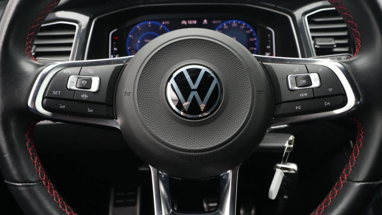 Volkswagen T-Roc 1.5 TSI 150pk Sport Business R Line