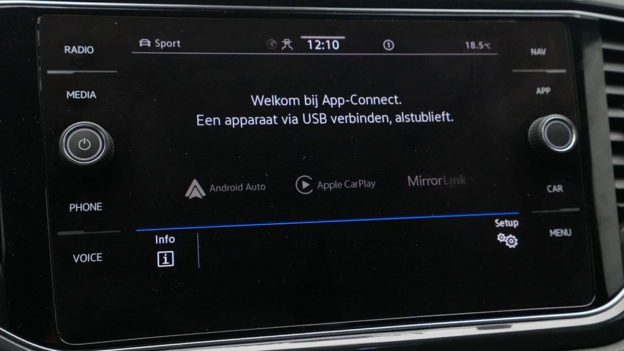 Volkswagen T-Roc 1.5 TSI 150pk Sport Business R Line