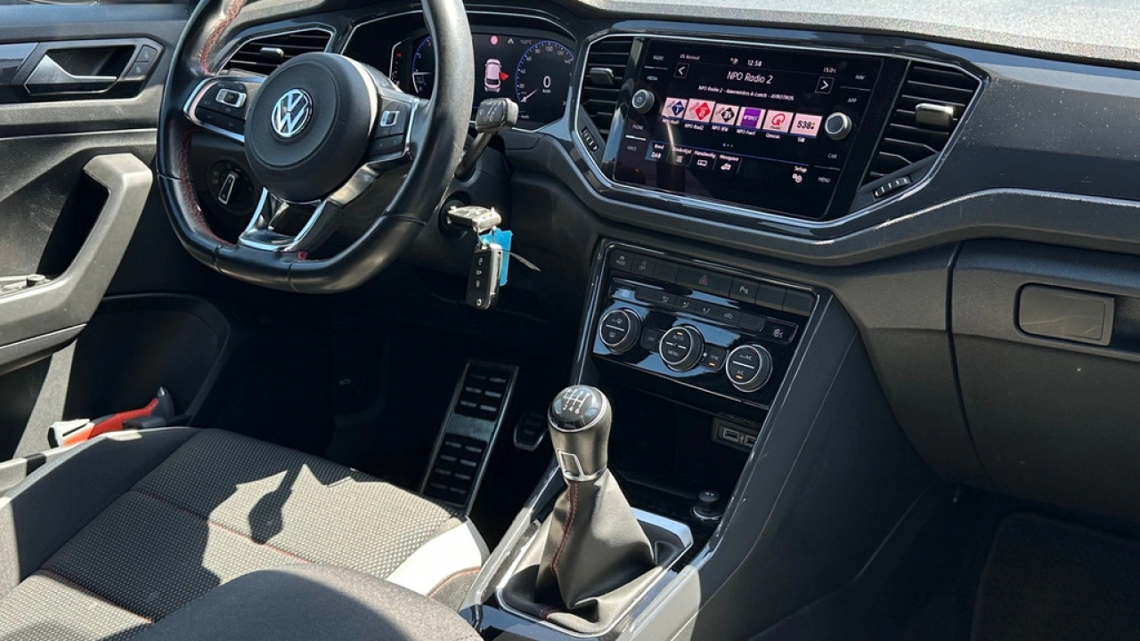 Volkswagen T-Roc 1.5 TSI 150pk Sport Business R