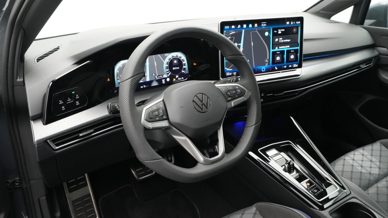 Volkswagen GOLF Variant 1.5 eTSI R-Line Edition