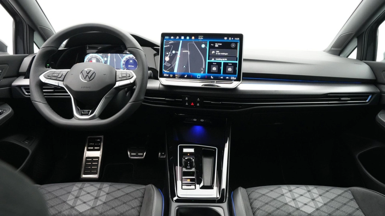 Volkswagen GOLF Variant 1.5 eTSI R-Line Edition