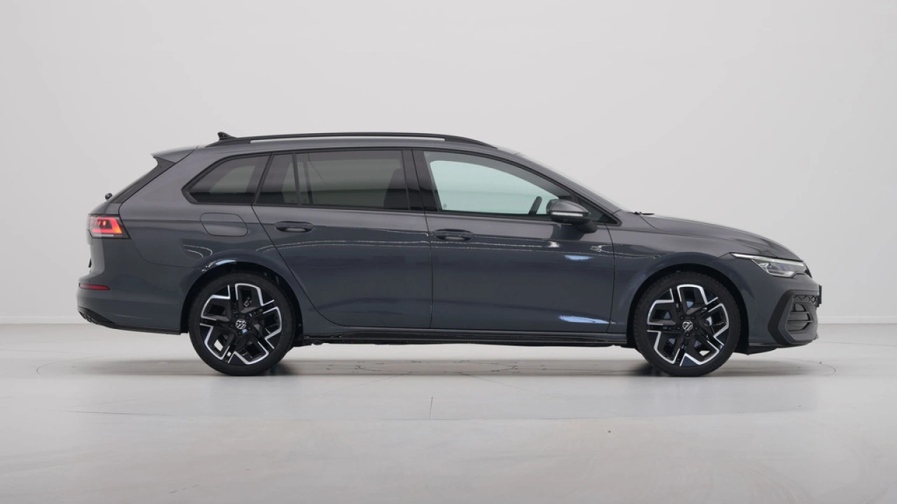 Volkswagen GOLF Variant 1.5 eTSI R-Line Edition