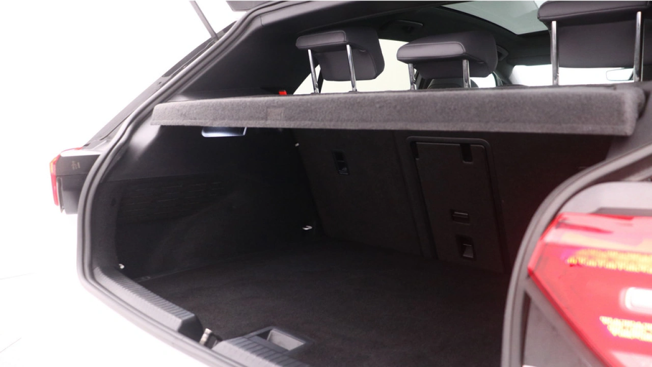 Volkswagen ID.3 First Max 58 kWh 204pk Panoramadak Head Up Navigatie