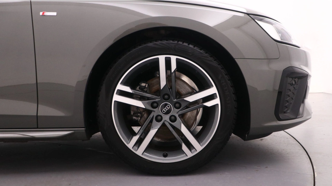 Audi A4 Avant 35 TFSI S edition Competition | Zwart optiek | Tour | 18