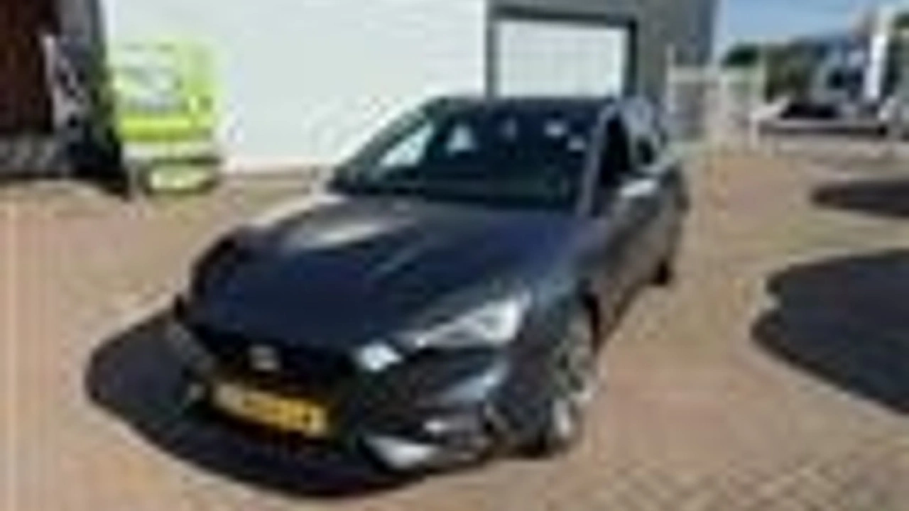 SEAT Leon Sportstourer 1.5 eTSI FR Launch Edition