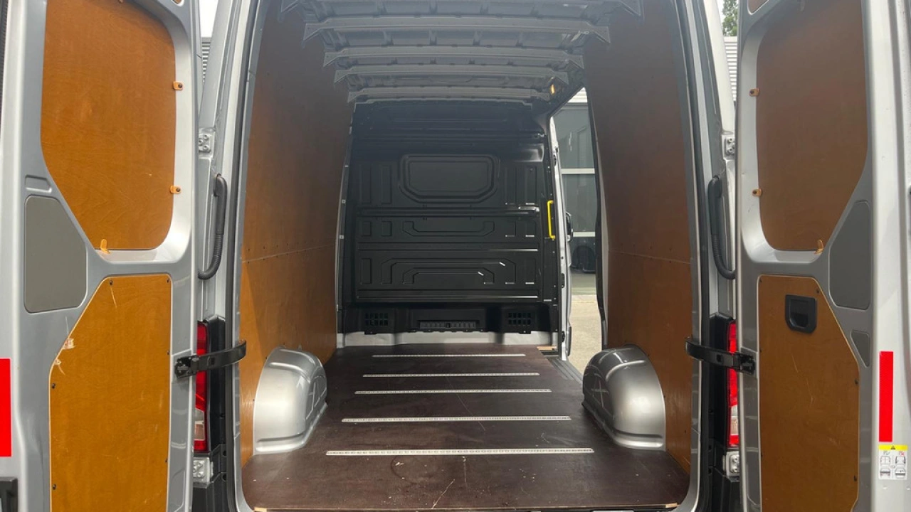 VW Bedrijfswagens Crafter 30 2.0 TDI L3H3 Comfortline