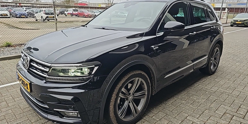 Volkswagen Tiguan 1.5 TSI ACT Highline Business R | Panoramadak | Trekhaak | VERWACHT