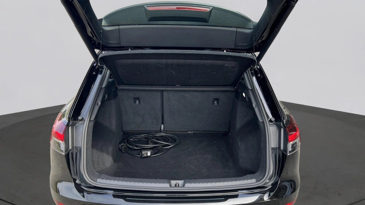 Audi Q4 e-tron 40 Advanced edition 204Pk / Parkeerhulp V+A / Sfeerverlichting