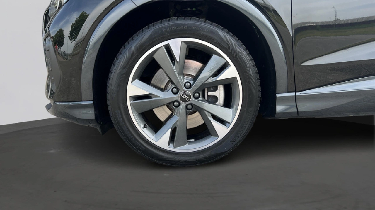 Audi Q4 e-tron 40 Advanced edition 204Pk / Parkeerhulp V+A / Sfeerverlichting