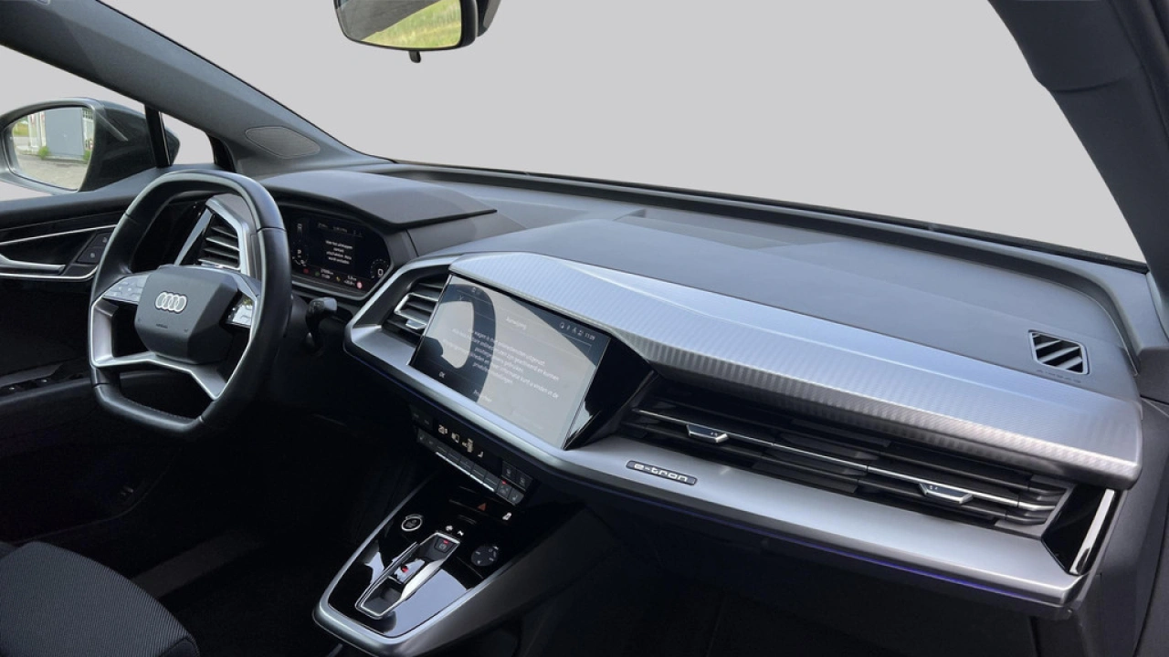 Audi Q4 e-tron 40 Advanced edition 204Pk / Parkeerhulp V+A / Sfeerverlichting