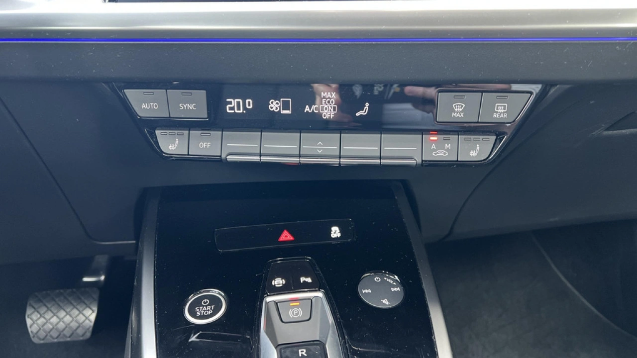 Audi Q4 e-tron 40 Advanced edition 204Pk / Parkeerhulp V+A / Sfeerverlichting