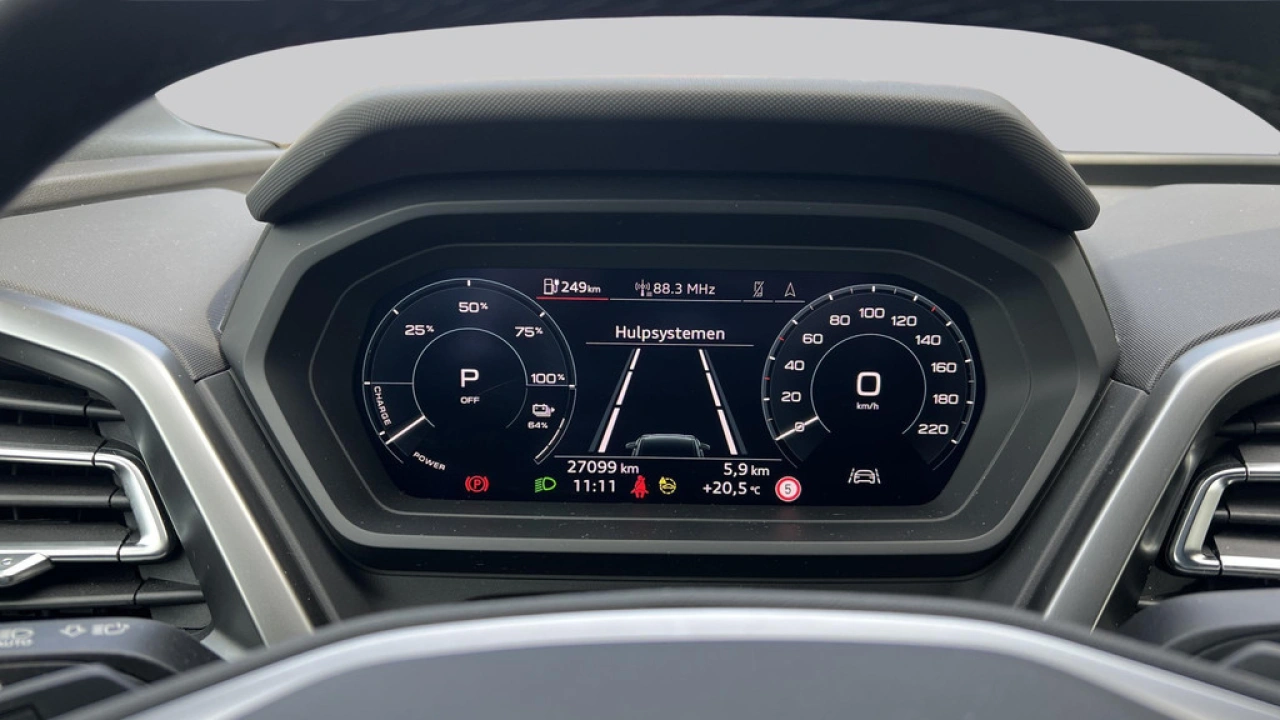 Audi Q4 e-tron 40 Advanced edition 204Pk / Parkeerhulp V+A / Sfeerverlichting