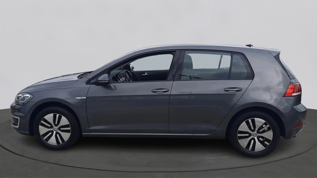 Volkswagen e-Golf E-DITION | Warmtepomp | Camera | Navi | App Connect