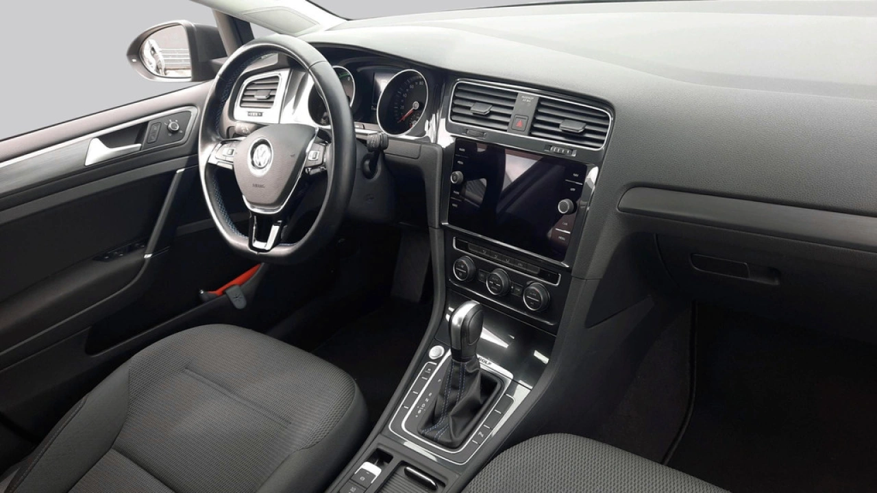Volkswagen e-Golf E-DITION | Warmtepomp | Camera | Navi | App Connect