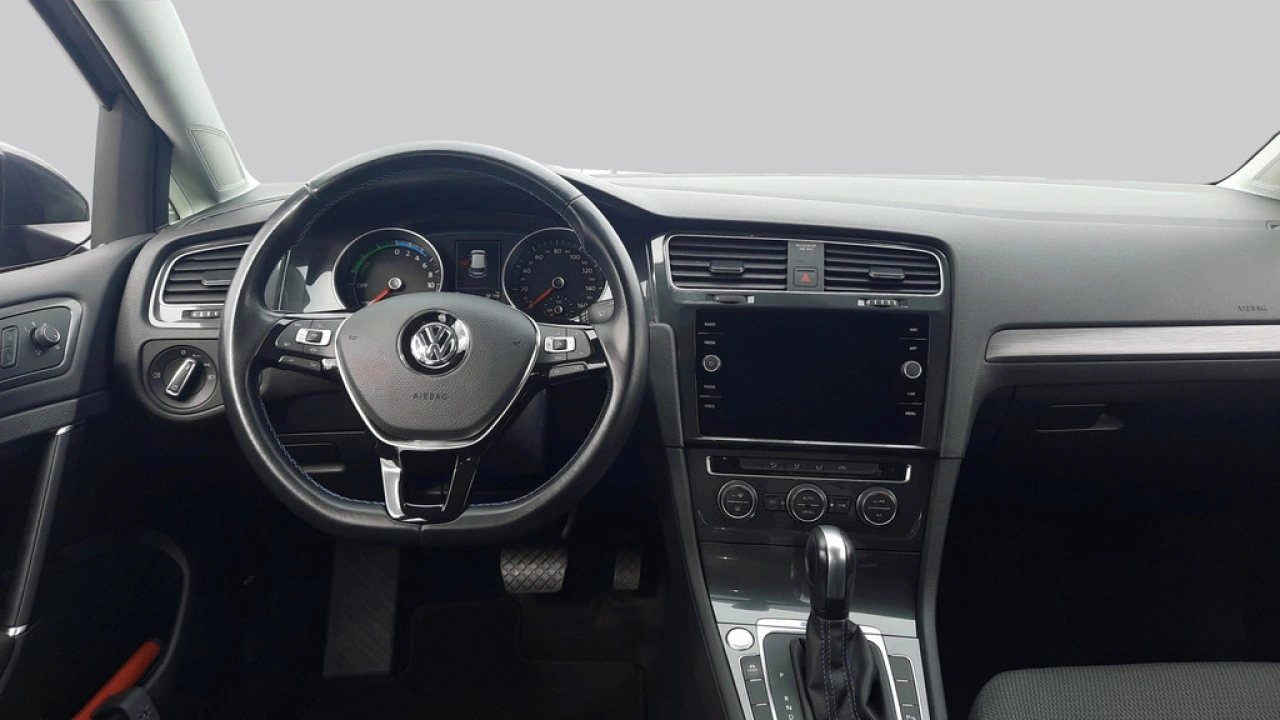 Volkswagen e-Golf E-DITION | Warmtepomp | Camera | Navi | App Connect