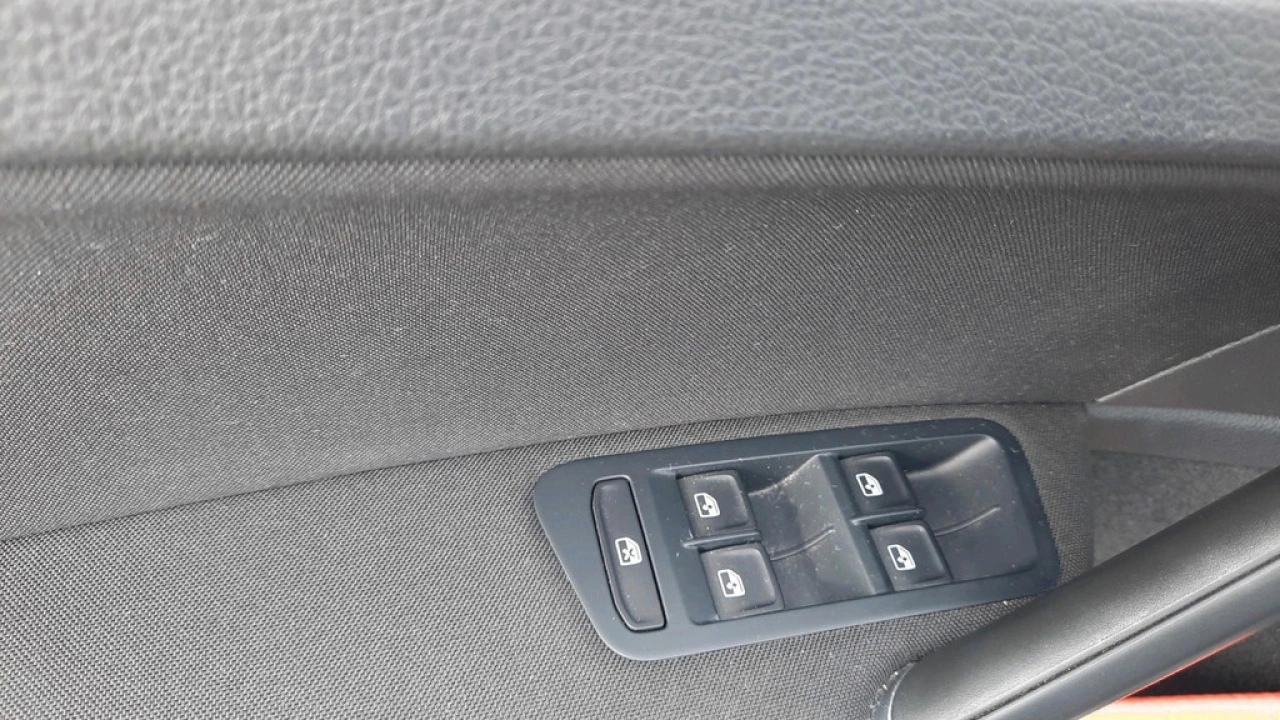 Volkswagen e-Golf E-DITION | Warmtepomp | Camera | Navi | App Connect
