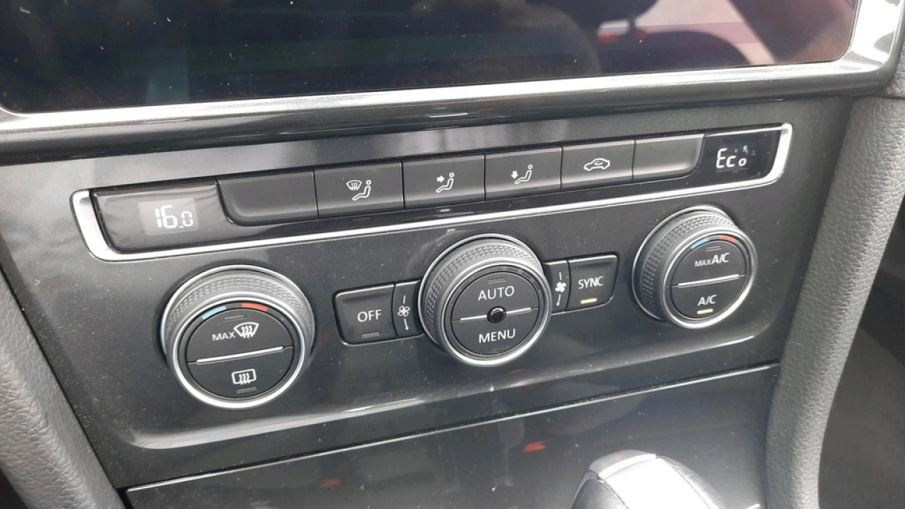 Volkswagen e-Golf E-DITION | Warmtepomp | Camera | Navi | App Connect