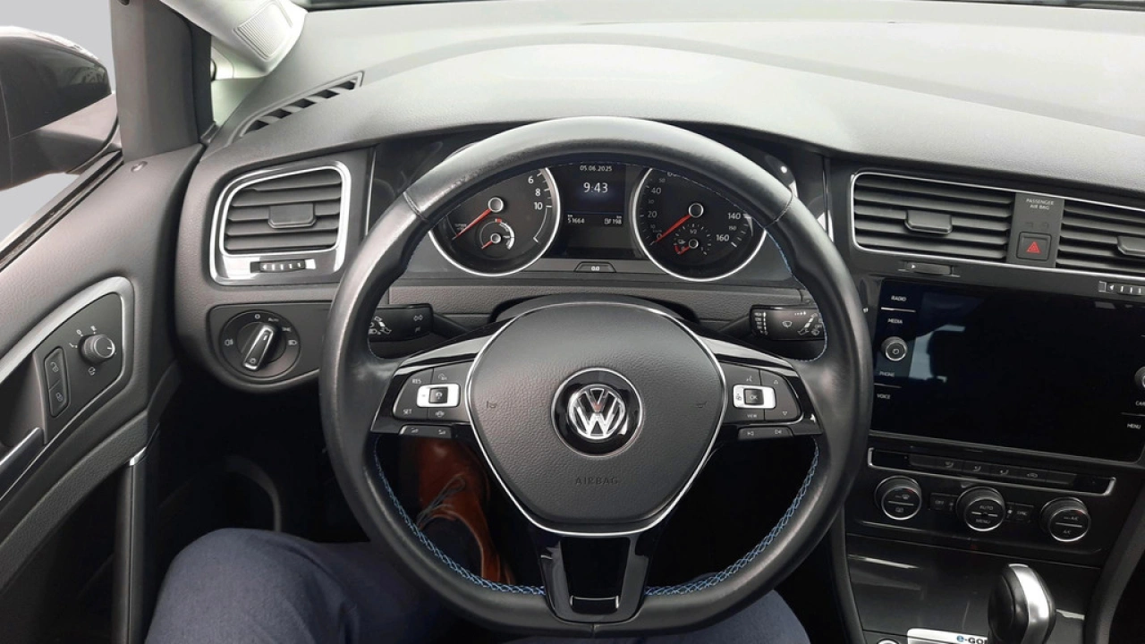 Volkswagen e-Golf E-DITION | Warmtepomp | Camera | Navi | App Connect