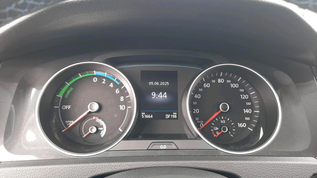 Volkswagen e-Golf E-DITION | Warmtepomp | Camera | Navi | App Connect
