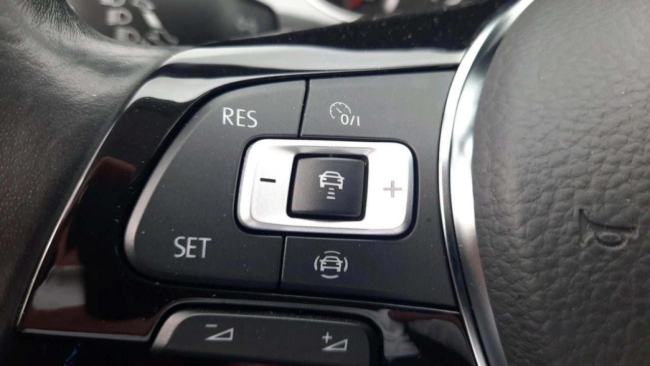 Volkswagen e-Golf E-DITION | Warmtepomp | Camera | Navi | App Connect