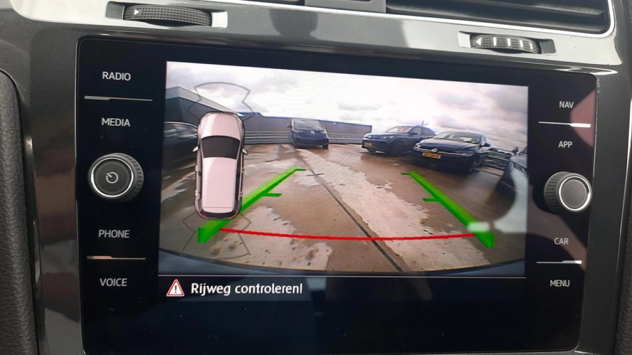 Volkswagen e-Golf E-DITION | Warmtepomp | Camera | Navi | App Connect