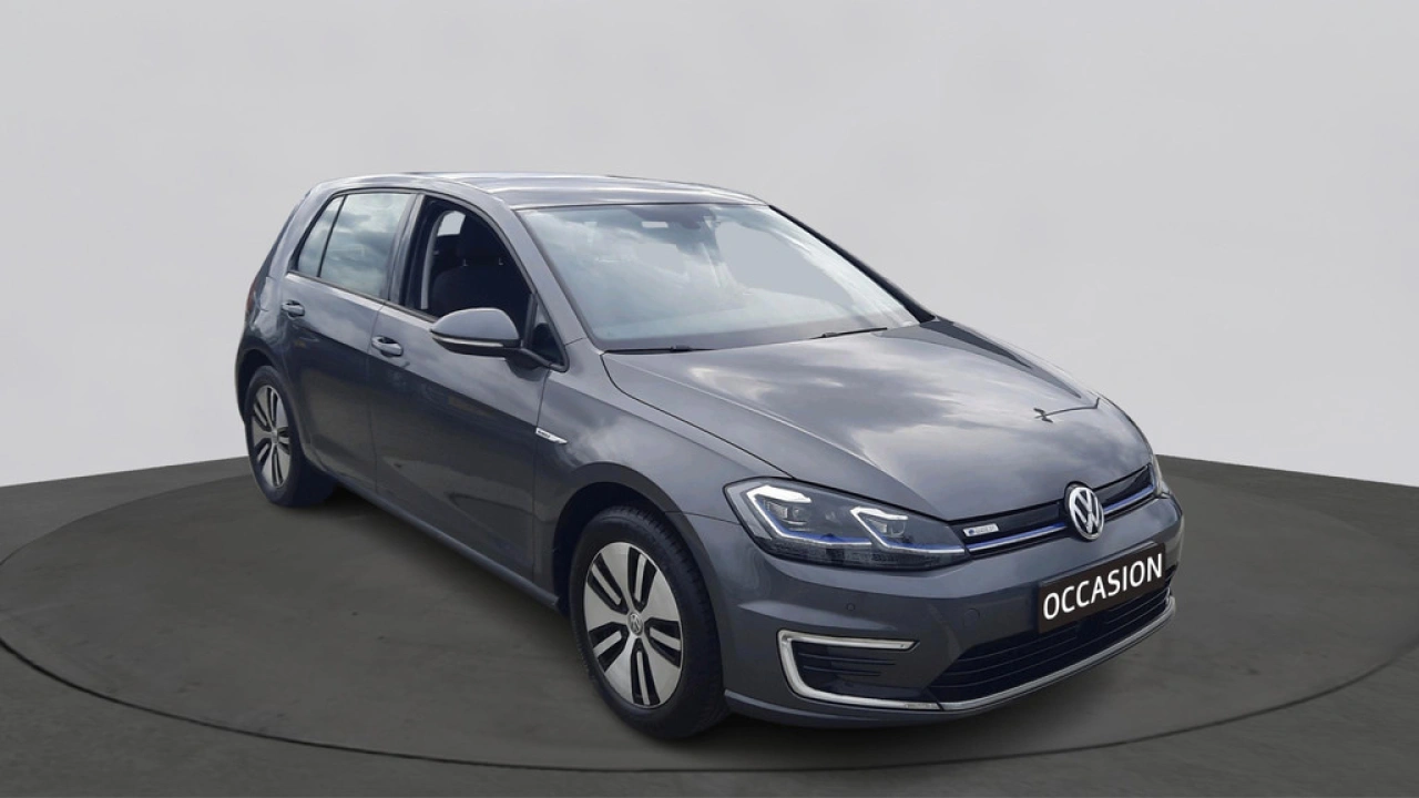 Volkswagen e-Golf E-DITION | Warmtepomp | Camera | Navi | App Connect