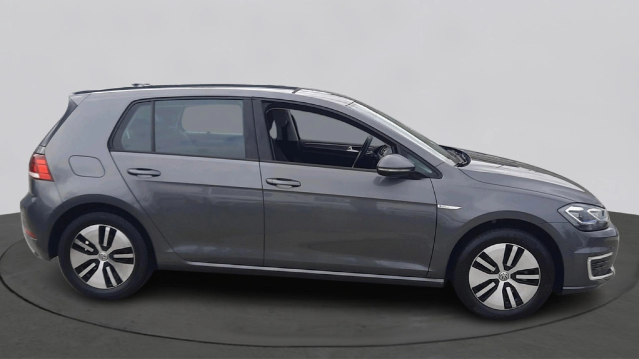 Volkswagen e-Golf E-DITION | Warmtepomp | Camera | Navi | App Connect