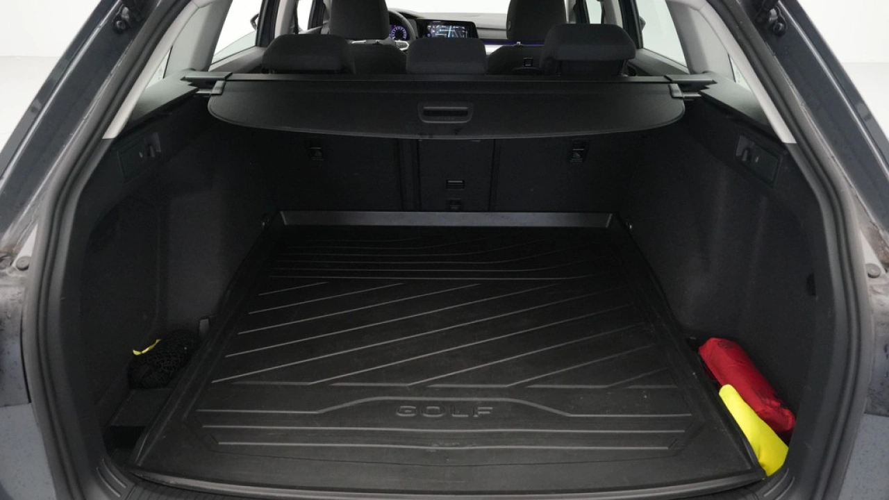 Volkswagen GOLF Variant 1.5 eTSI Life DSG Business