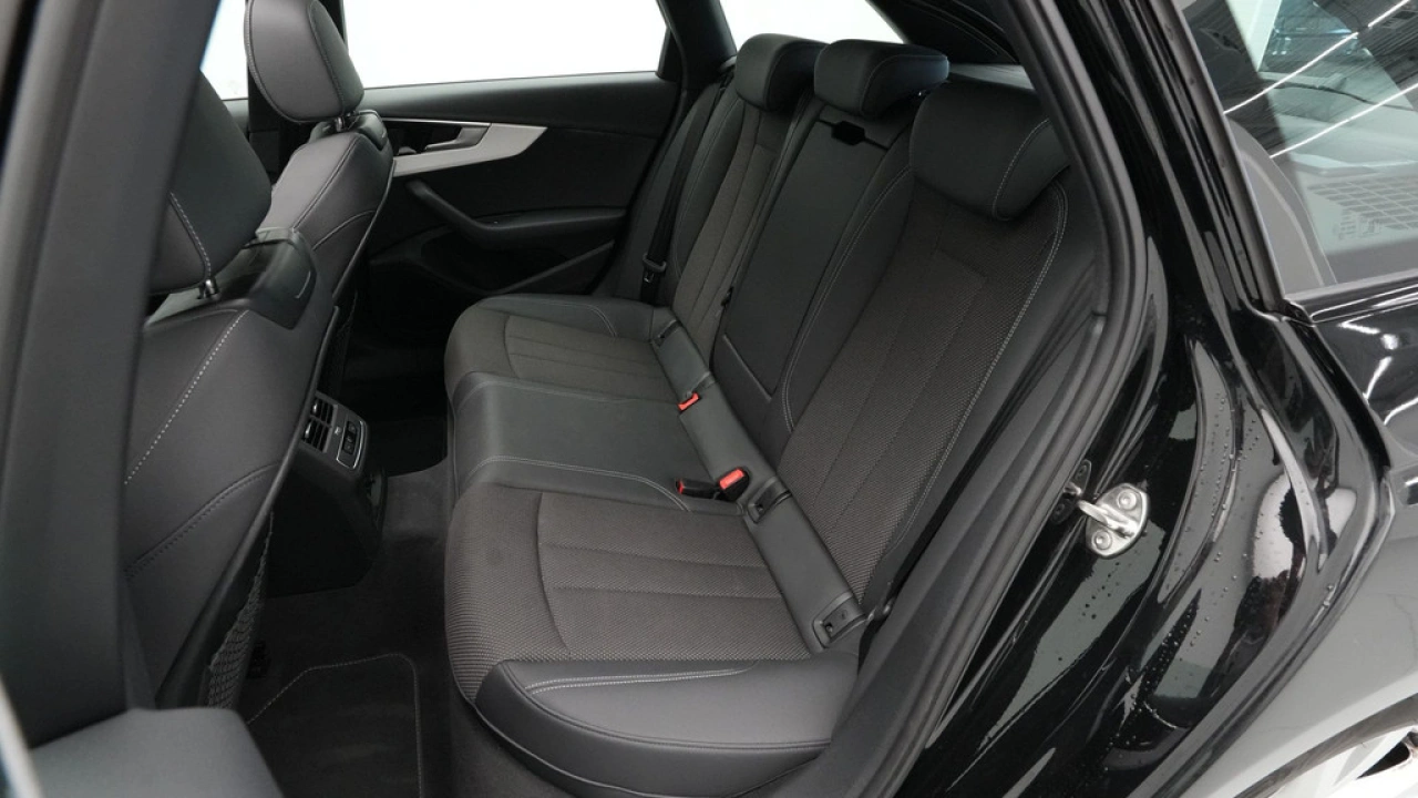 Audi A4 Avant 35 TFSI 150pk S-Line edition