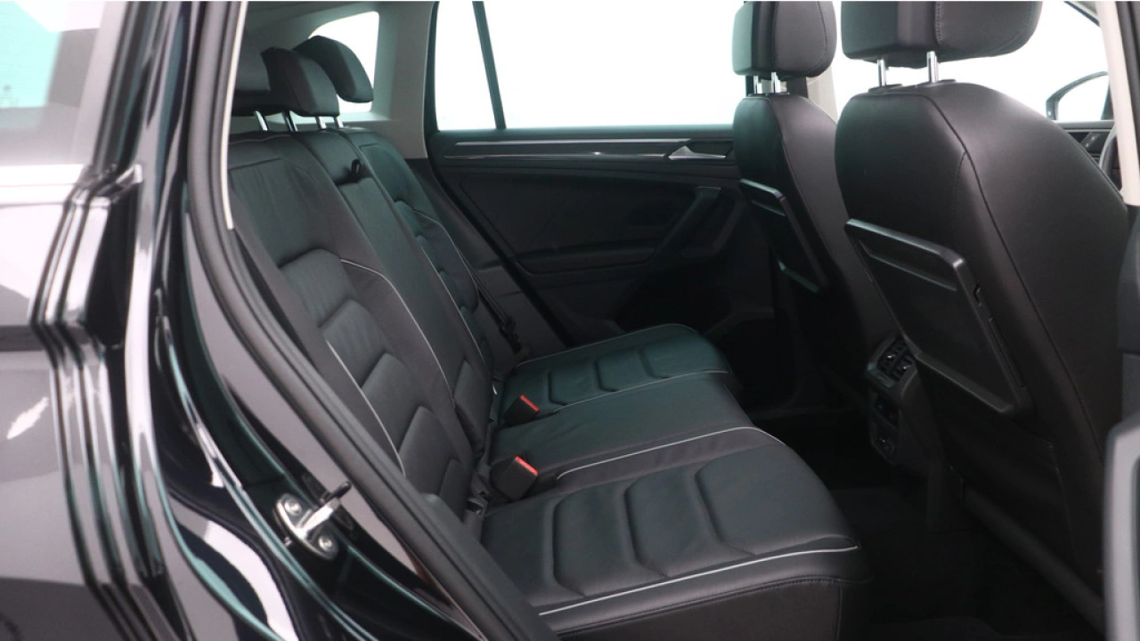 Volkswagen Tiguan 1.5 TSI ACT 150pk DSG Highline Business R Leder Panoramadak