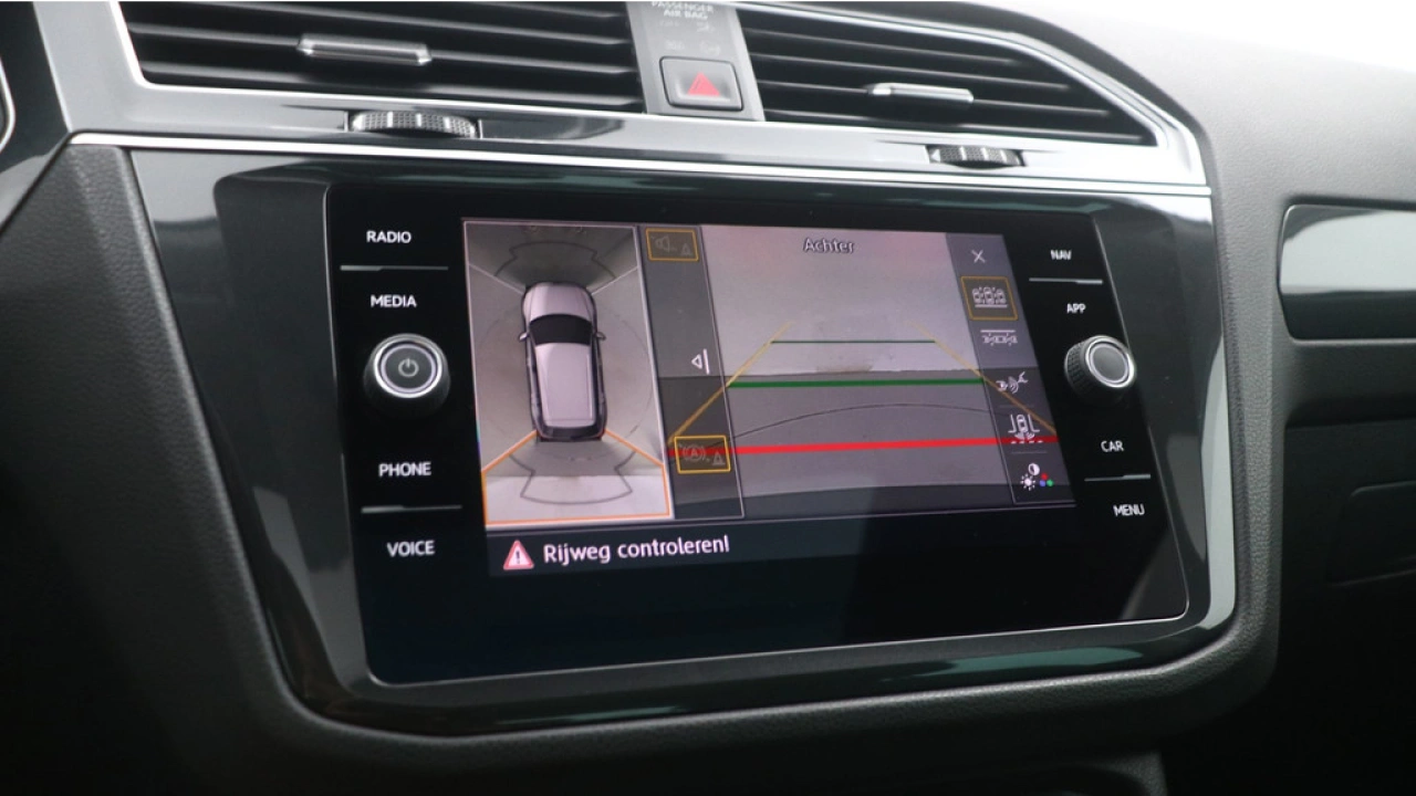 Volkswagen Tiguan 1.5 TSI ACT 150pk DSG Highline Business R Leder Panoramadak