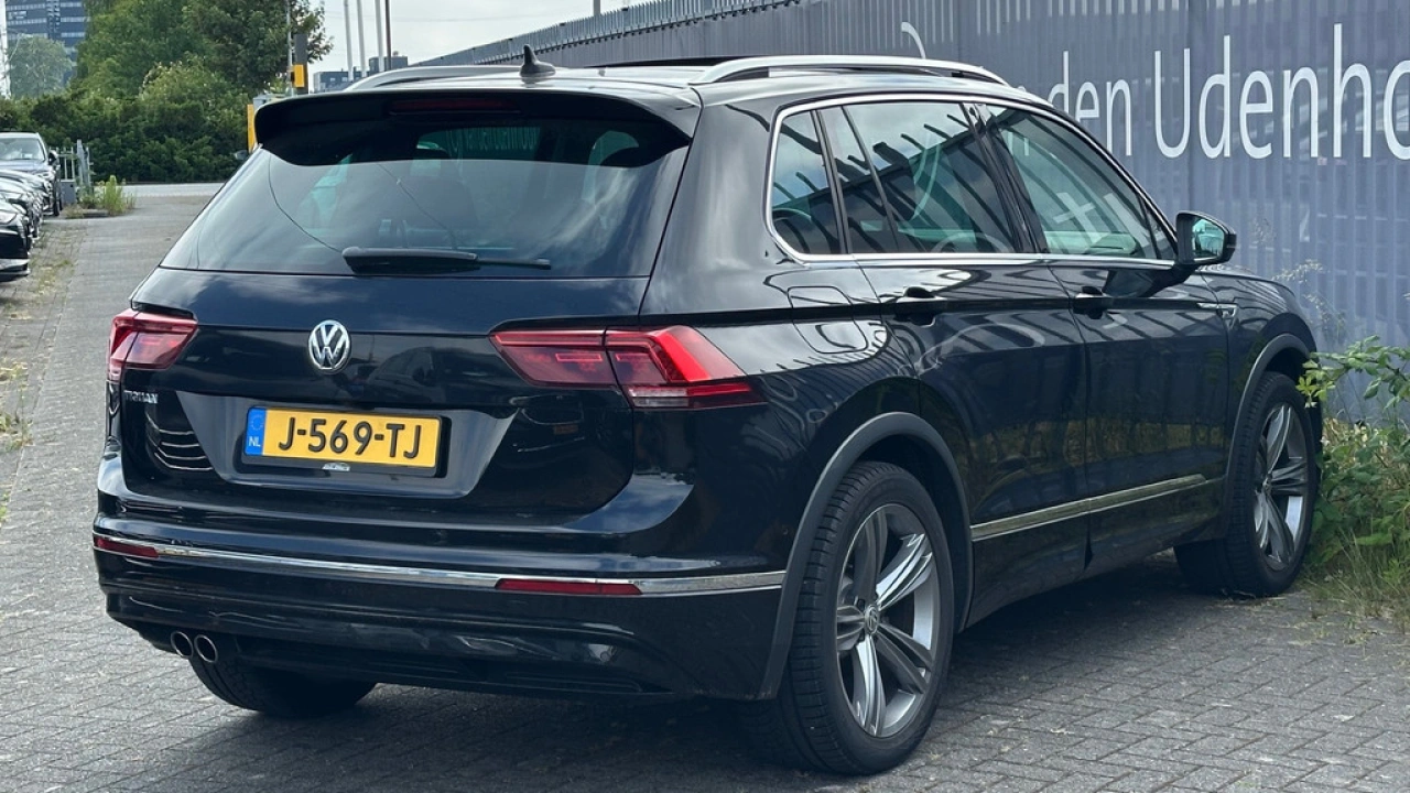 Volkswagen Tiguan 1.5 TSI ACT 150pk DSG Highline Business R Leder Panoramadak