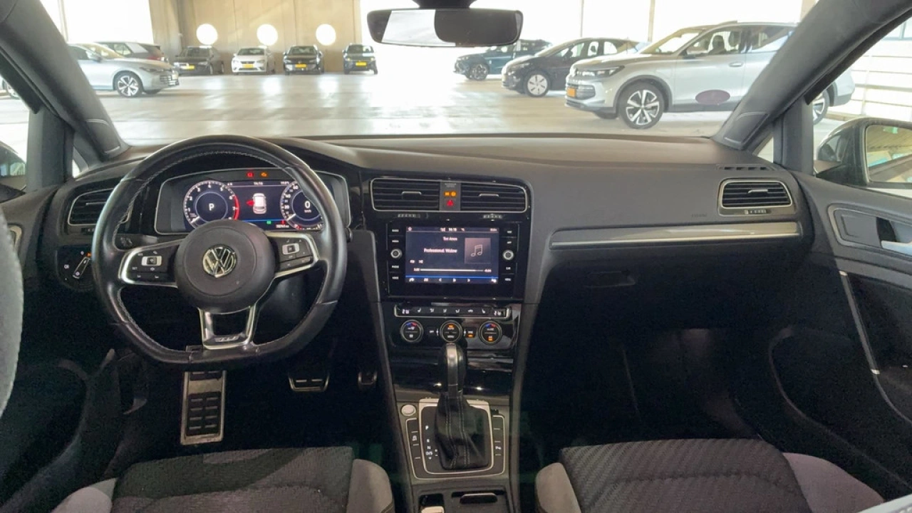 Volkswagen Golf 1.5 TSI 150pk Highline Business R-Line DSG