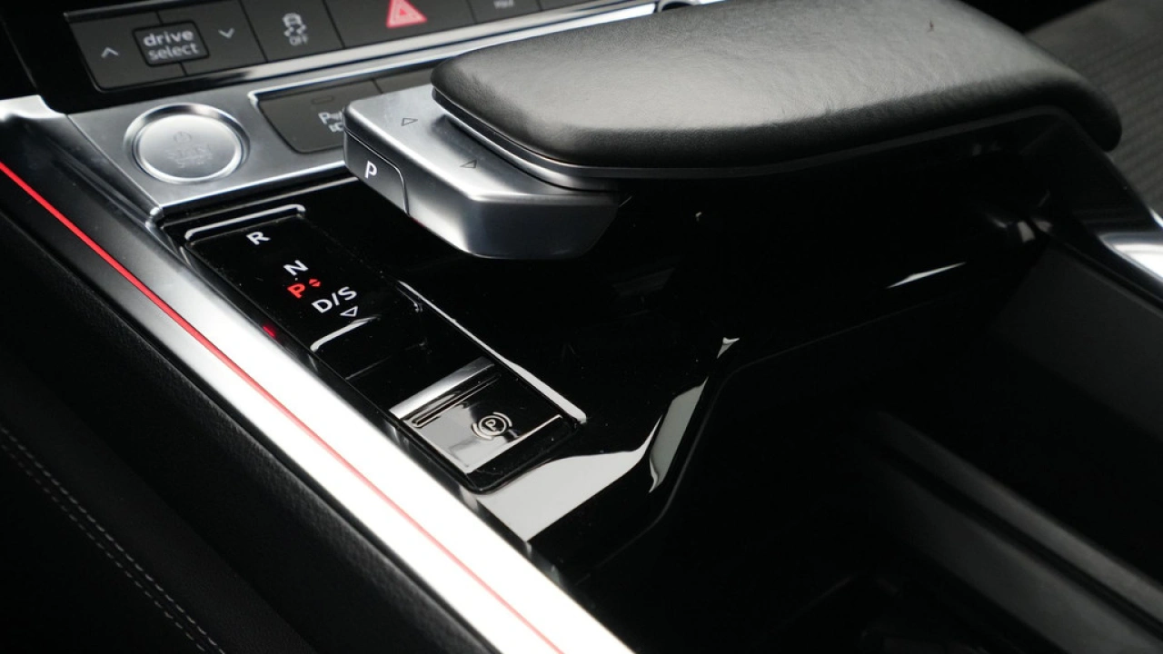 Audi e-tron e-tron 55 quattro 361pk advanced S-Line 95 kWh