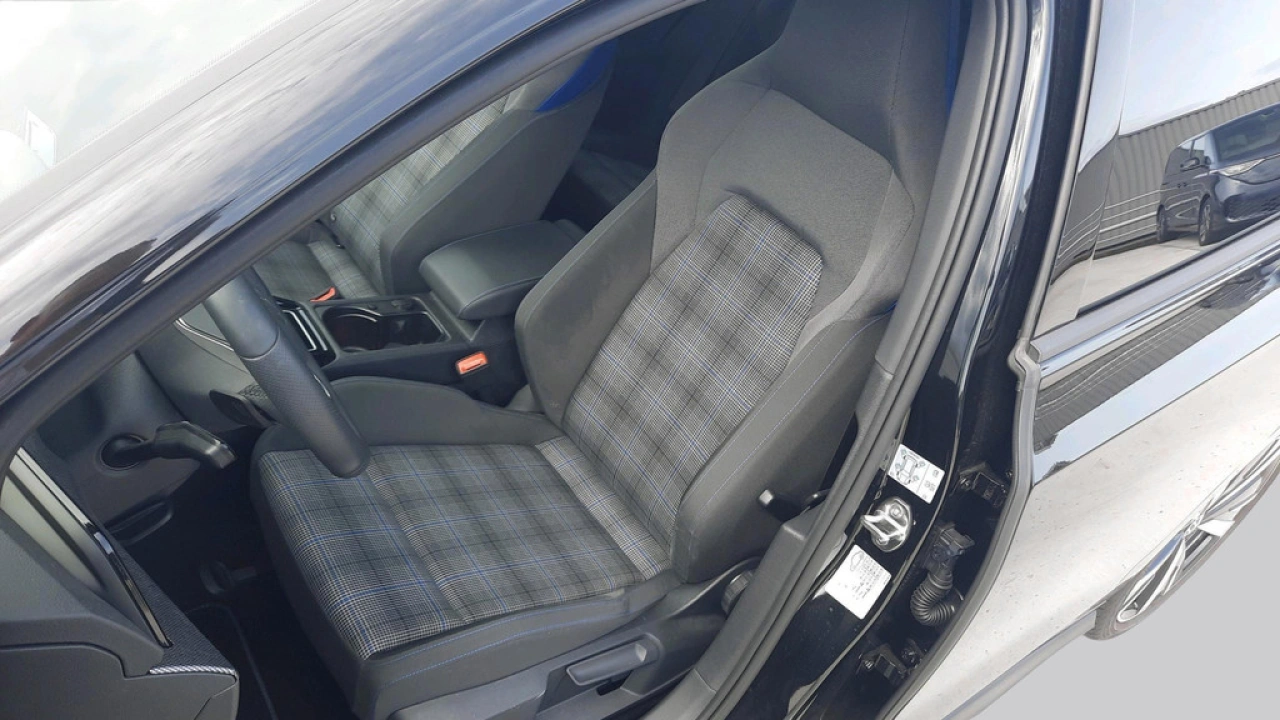 Volkswagen Golf GTE 1.5 eHybrid 272pk DSG Black Style| Matrix | Head Up | 18